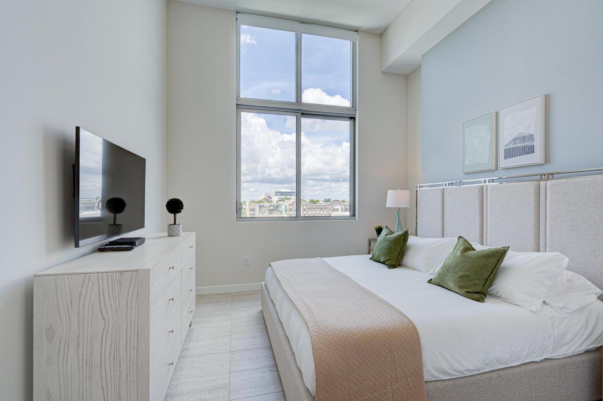 Apartment 3900-502gj Design District, 2 Bedrooms & 2 Bathrooms *