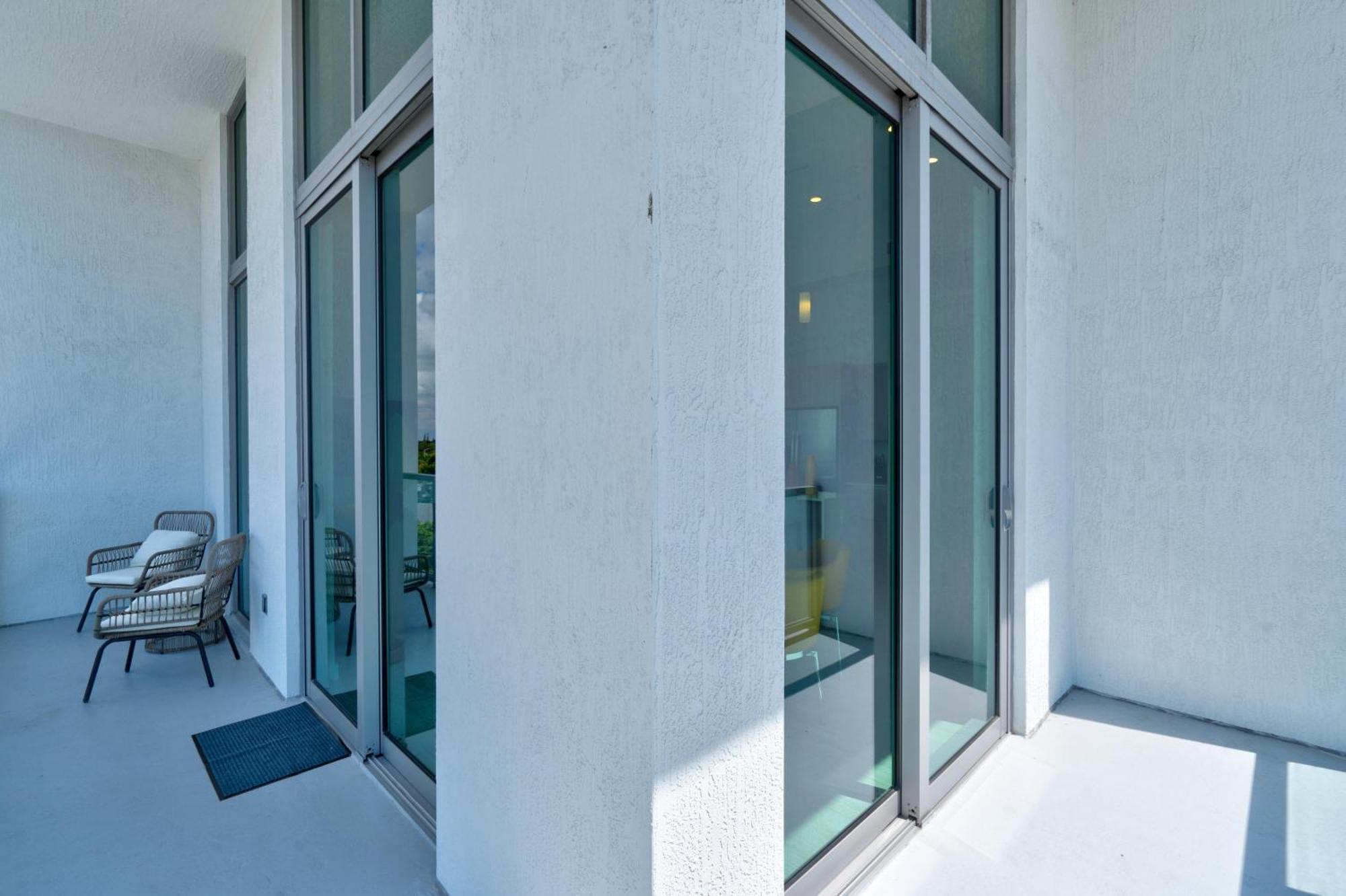 Apartment 3900-502gj Design District, 2 Bedrooms & 2 Bathrooms *